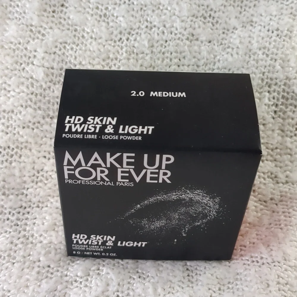 Makeup Forever HD Skin Twist & Light Powder in 2.0 Medium, 8g/0.20oz